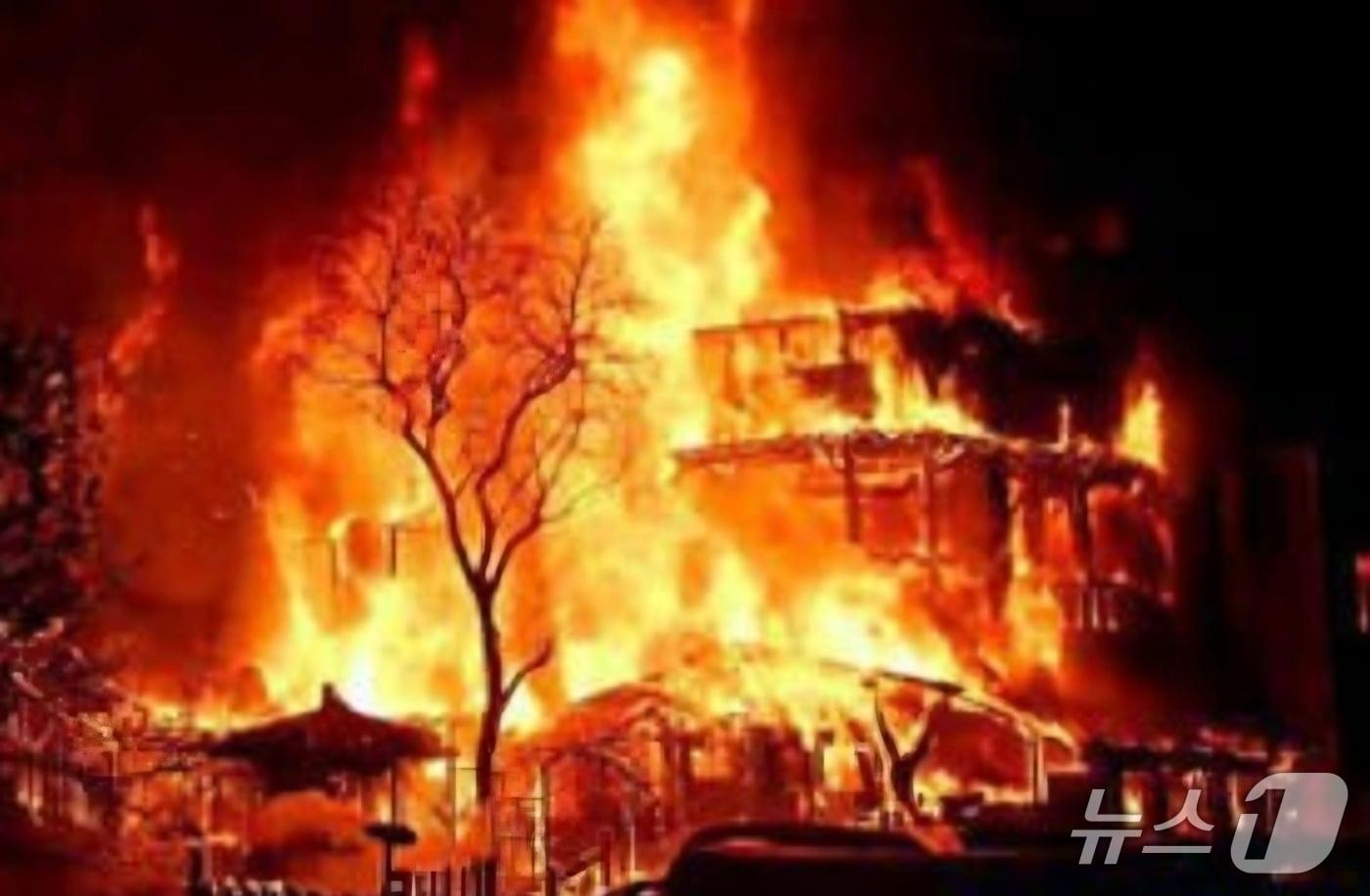 본문 이미지 - 경기 과천 식당 화재 현장.(과천소방서 제공. 재판매 및 DB 금지)/뉴스1