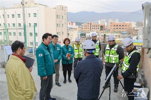 본문 이미지 - 강원 원주시, 해빙기 안전사고 예방 현장 점검 현장.(원주시 제공, 재판매 및 DB금지)