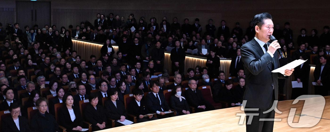 본문 이미지 - 정청래 더불어민주당 대표가 14일 서울 동작구 원불교 소태산기념관 대각전에서 열린 故 이해찬 前 국무총리 49재에서 추도사를 하고 있다. (청와대통신사진기자단) 2026.3.14 ⓒ 뉴스1 허경 기자