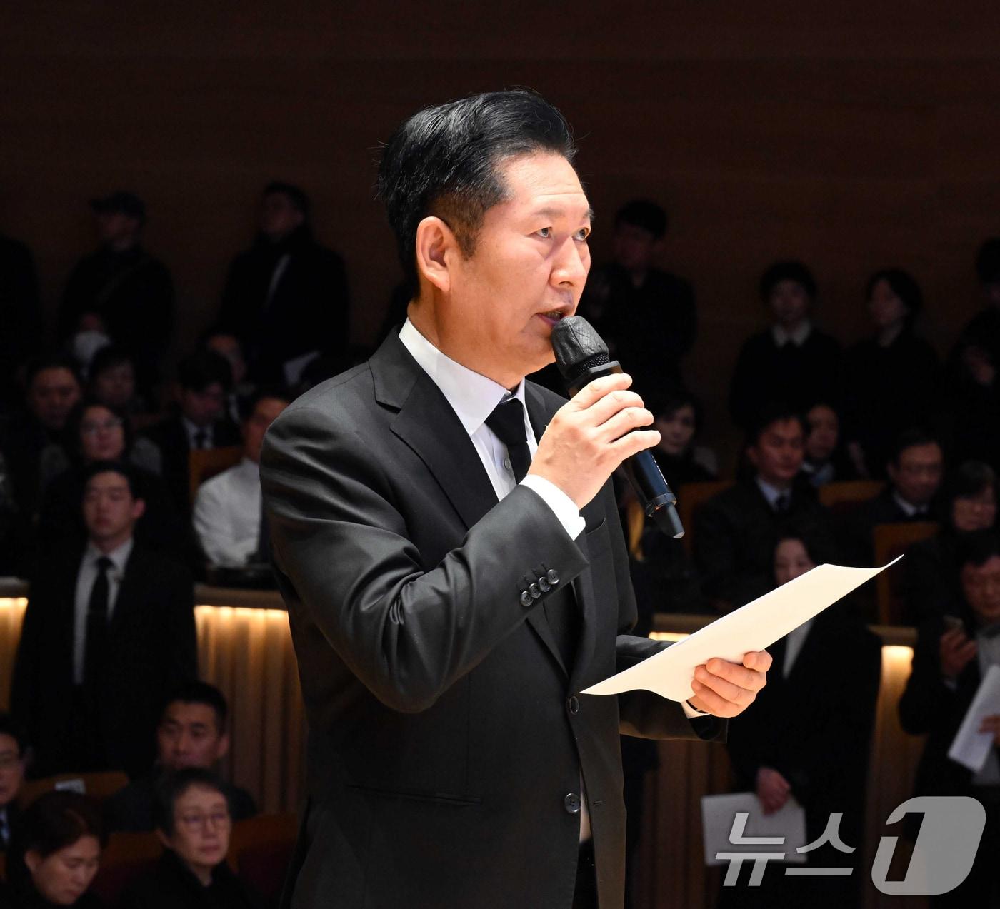 본문 이미지 - 정청래 더불어민주당 대표가 14일 서울 동작구 원불교 소태산기념관 대각전에서 열린 故 이해찬 前 국무총리 49재에서 추도사를 하고 있다. (청와대통신사진기자단) 2026.3.14 ⓒ 뉴스1 허경 기자