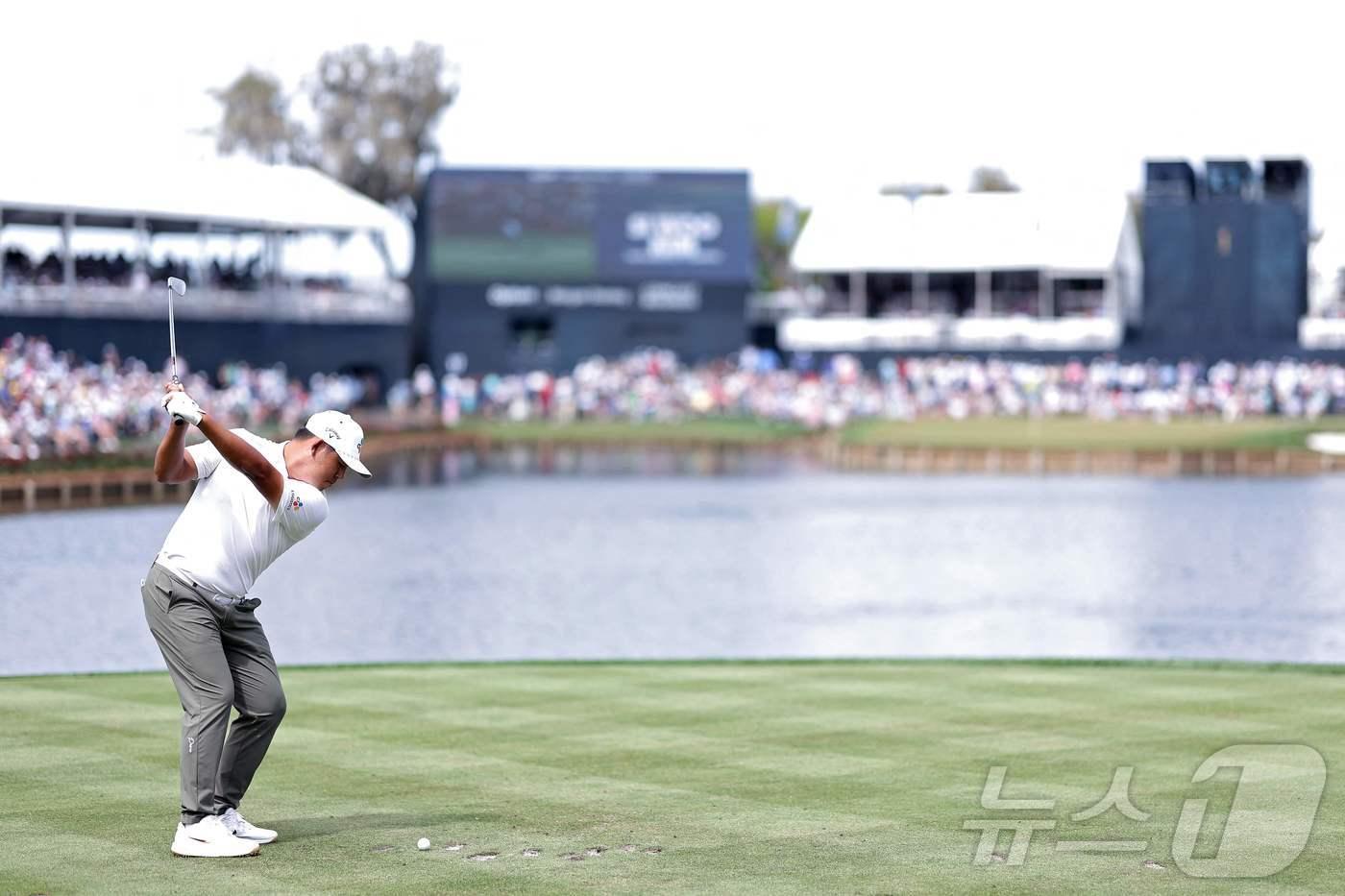본문 이미지 - 김시우가 15일(한국시간) 열린 PGA 투어 더 플레이어스 챔피언십 3라운드에서 공동 33위로 도약했다. ⓒ AFP=뉴스1