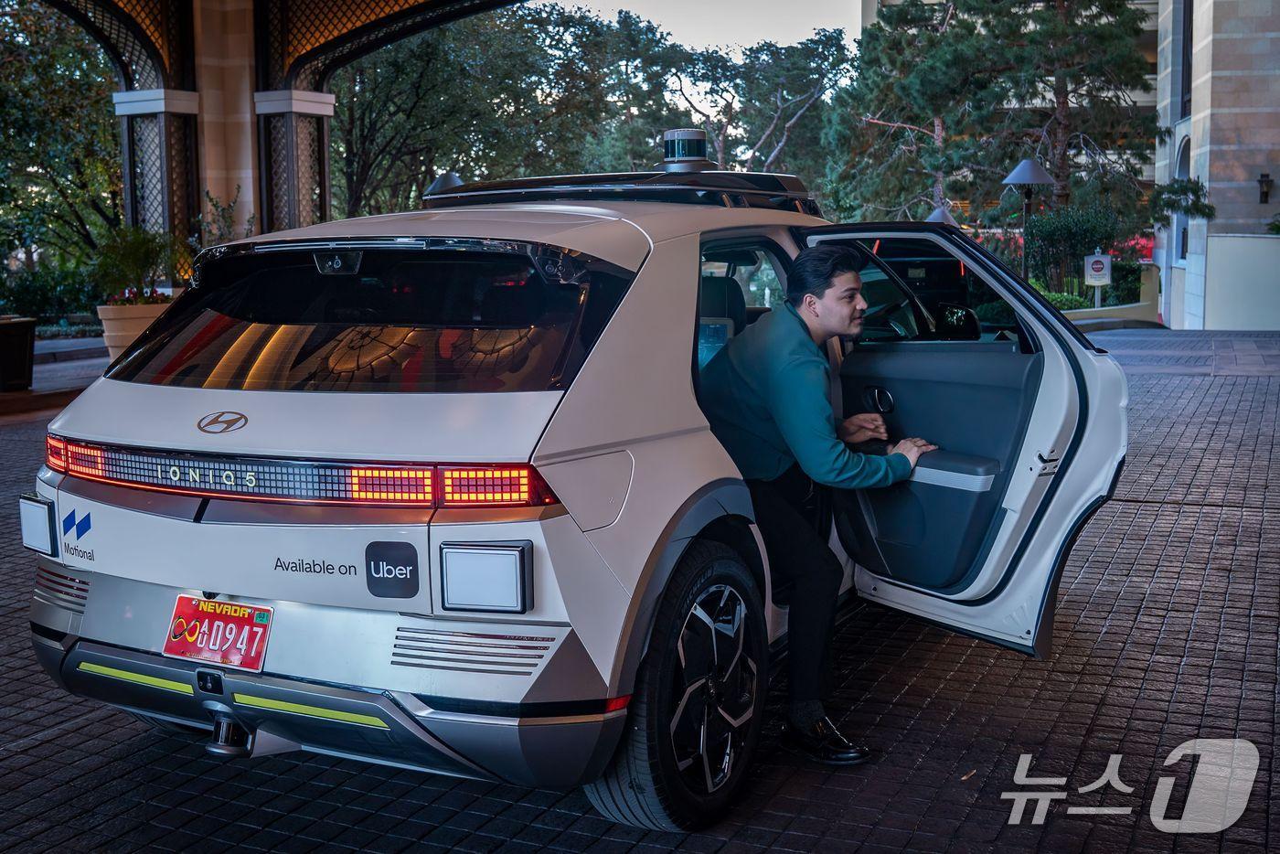 본문 이미지 - 현대자동차그룹의 자율주행 합작법인 모셔널이 우버와 라스베이거스에서 로보택시 시범 서비스를 개시한다. (현대차그룹 제공)