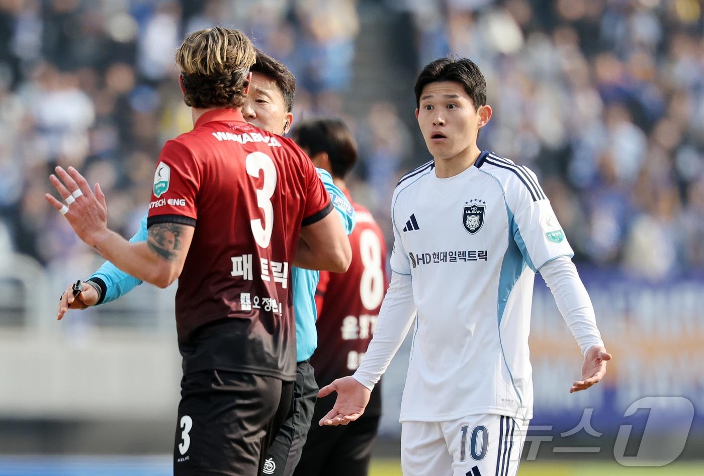 본문 이미지 - 프로축구 K리그 경기 모습 2026.3.15 ⓒ 뉴스1 김진환 기자