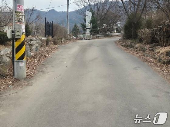 본문 이미지 - 14일 경기 남양주시 오남읍에서 40대 남성이 사실혼 관계였던 20대 여성을 살해한 현장./뉴스1 양희문 기자