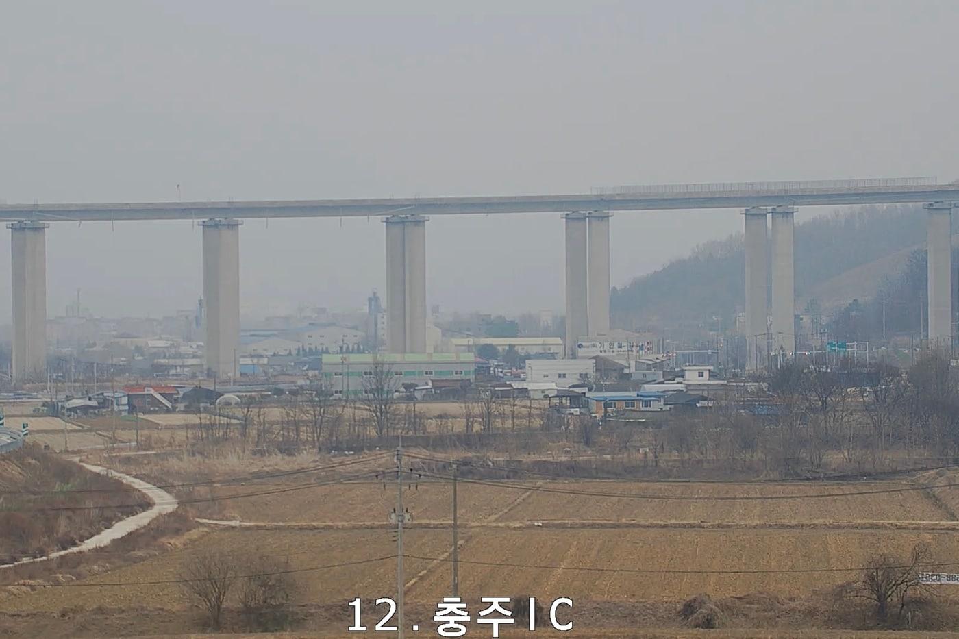 본문 이미지 - 중부내륙고속도로 충주IC 인근.(충주시 스마트 시티 서비스 실시간 영상 캡처. 재판매 및 DB금지)