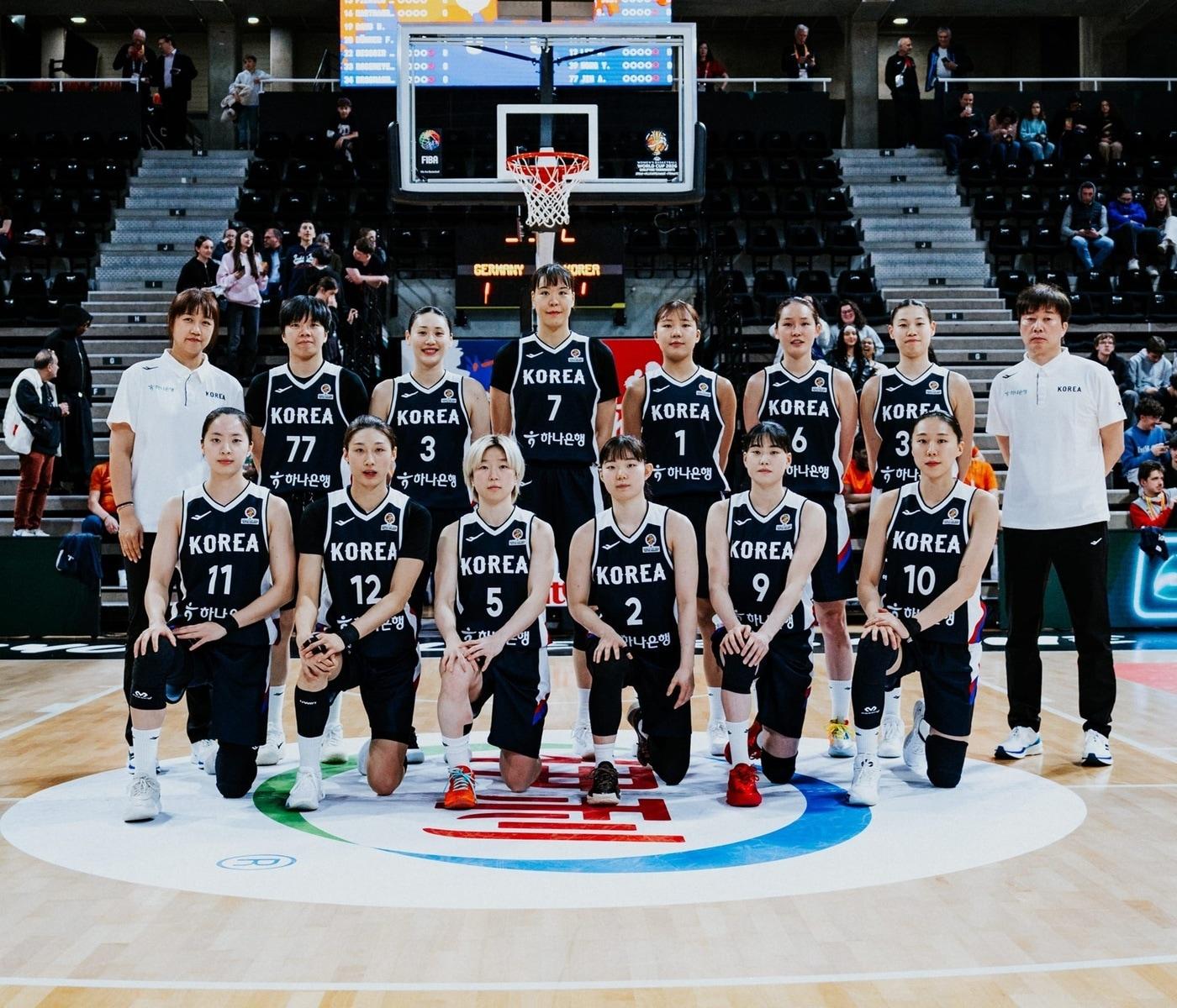 본문 이미지 - 한국 여자농구대표팀이 2026 FIBA 여자 농구 월드컵 본선 진출을 확정했다. (FIBA 제공)