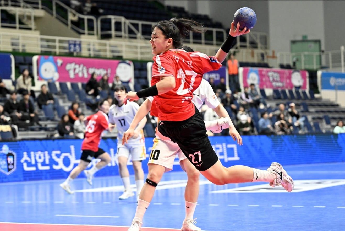 본문 이미지 - 여자 핸드볼 SK가 H리그 포스트시즌 진출을 확정했다.(KOHA 제공) 