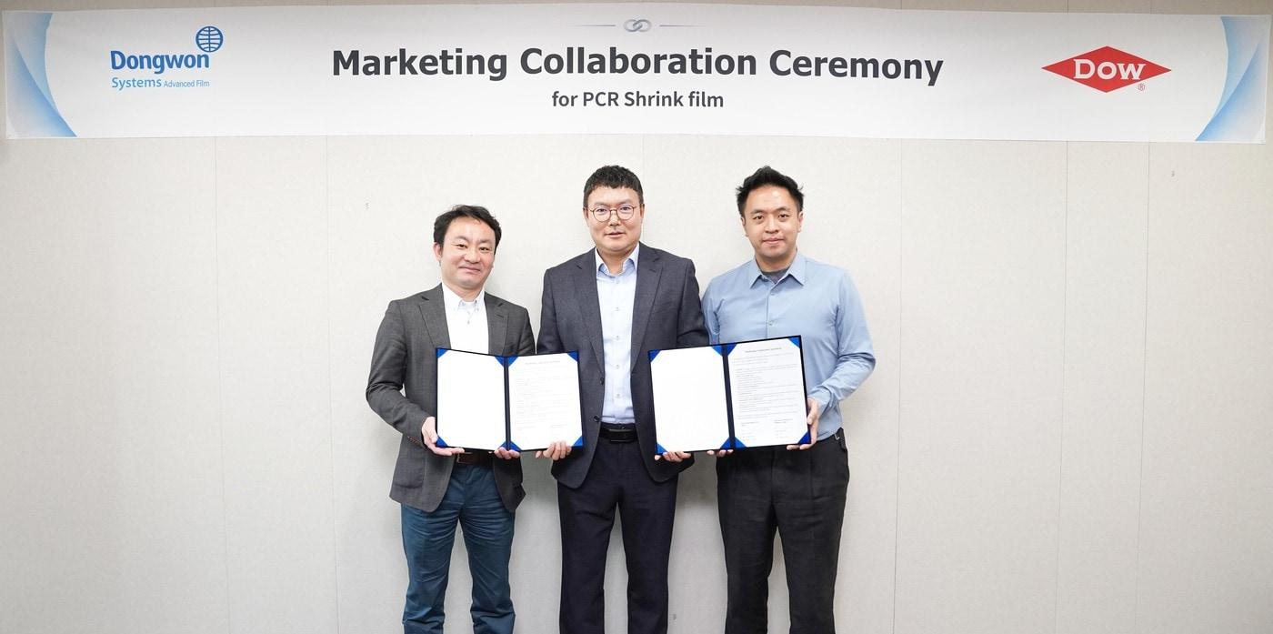 본문 이미지 - (왼쪽부터)제이슨 챈 다우 태평양 제품총괄, 신동만 동원시스템즈 대표와 가츠마 요시미츠 다우 일본 영업총괄이 지난주 동원그룹 본사에서 업무 협약을 맺고 기념 촬영을 하고 있다.(동원시스템즈 제공)