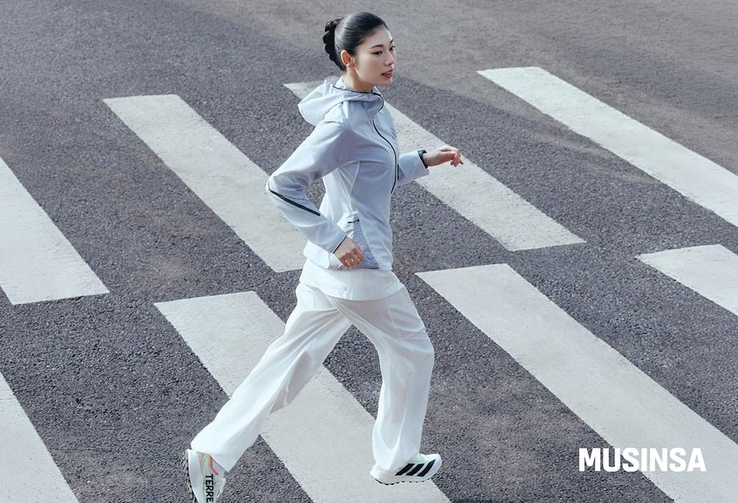 본문 이미지 - 아디다스 아웃도어 라인 '테렉스' 화보(무신사 제공)