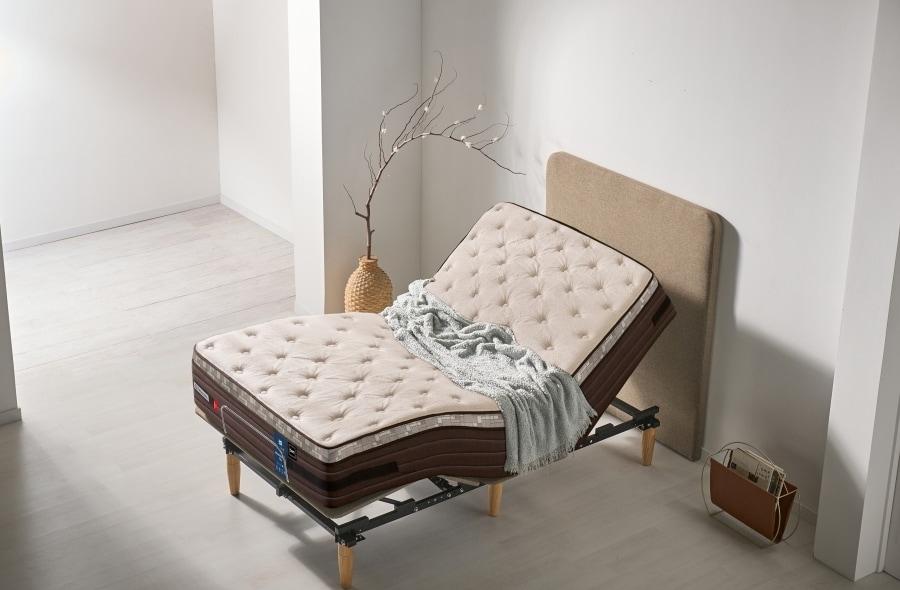 본문 이미지 - 씰리침대 매트리스 '화이트멀버리 플렉스'와 모션베드 머신 '모션플렉스 이지' (씰리코리아 제공)