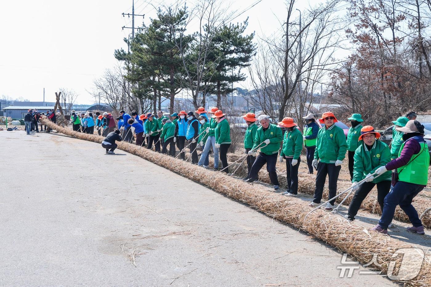 본문 이미지 - 큰 줄 제작 현장 모습(당진시 제공. 재판매 및 DB금지)2026.3.16/뉴스1