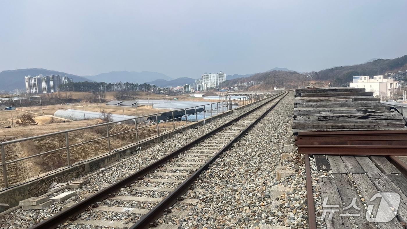 본문 이미지 - 옥천군 옥천읍 대천리∼삼청리 구간 고속철도 폐선로 현장(옥천군 제공. 재판매 및 DB금지)