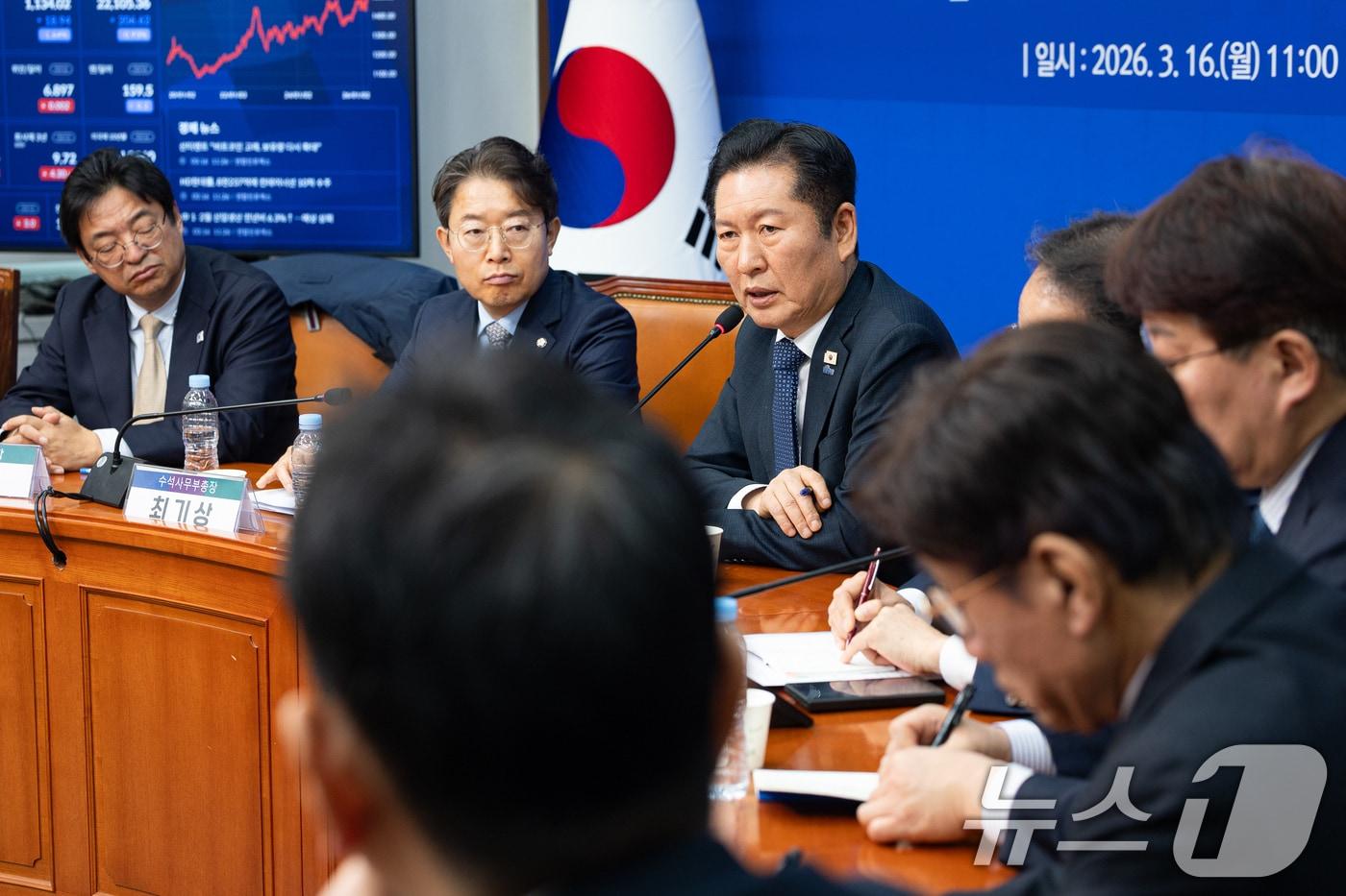 본문 이미지 - 정청래 더불어민주당 대표가 16일 서울 여의도 국회에서 열린 시·도당위원장협의회 회의에서 모두 발언을 하고 있다. 2026.3.16 ⓒ 뉴스1 유승관 기자