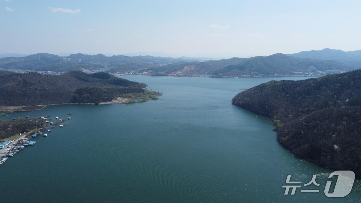 본문 이미지 - 이동호수 전경(용인시 제공)