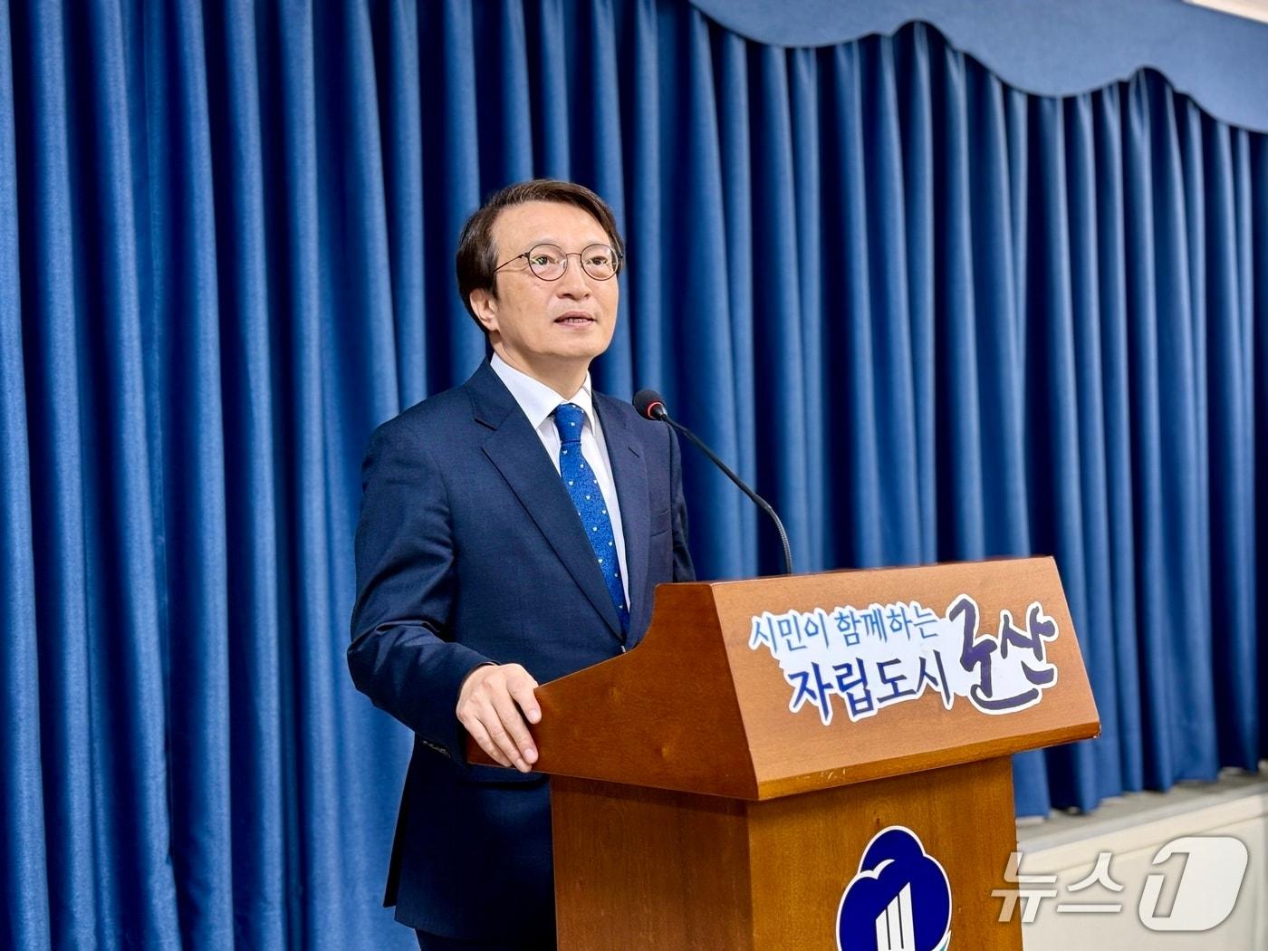 본문 이미지 - 김의겸 전 새만금개발청장이 16일 재선거 출마선언 기자회견을 갖고 있다./뉴스1