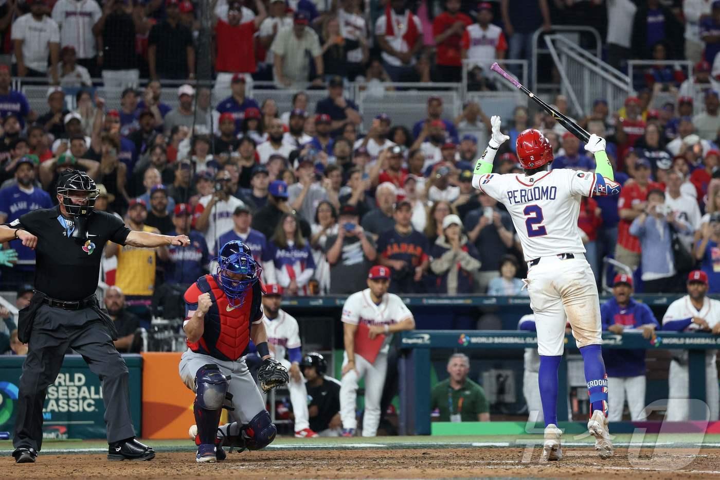 본문 이미지 - 16일(한국시간) 열린 미국과 도미니카공화국의 2026 WBC 4강전은 오심 논란에 휩싸였다. ⓒ AFP=뉴스1