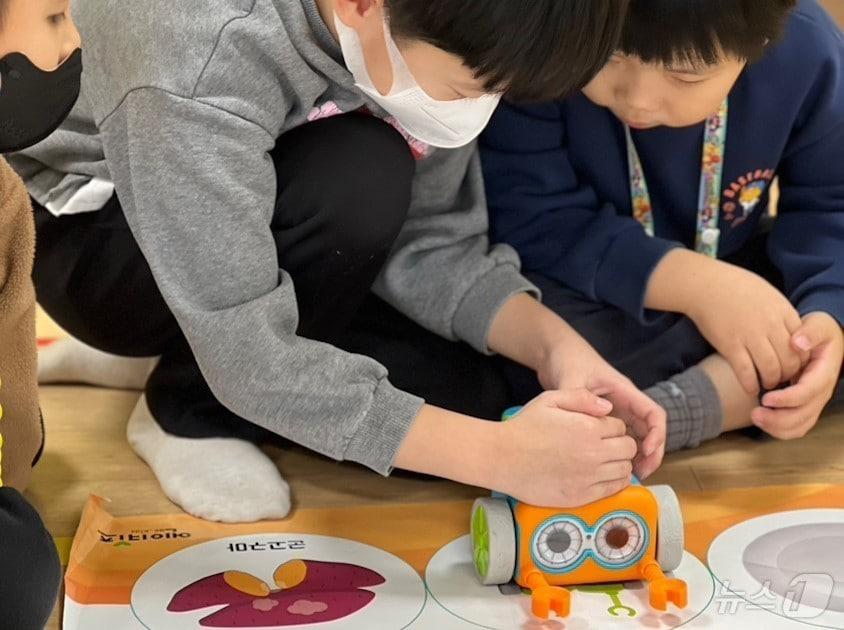 본문 이미지 - 경북교육청은 16일 2026학년도 디지털 기반 시범유치원으로 도내 4개 유치원을 선정했다. /뉴스1