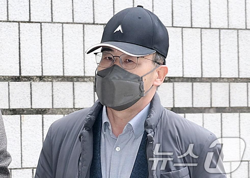 본문 이미지 - 12·3 비상계엄에 가담한 혐의로 기소된 곽종근 전 육군 특수전사령관이 16일 오후 서울 서초구 서울중앙지법에서 열린 내란중요임무종사 등 1차 공판에 출석하고 있다. (공동취재) 2026.3.16 ⓒ 뉴스1 오대일 기자