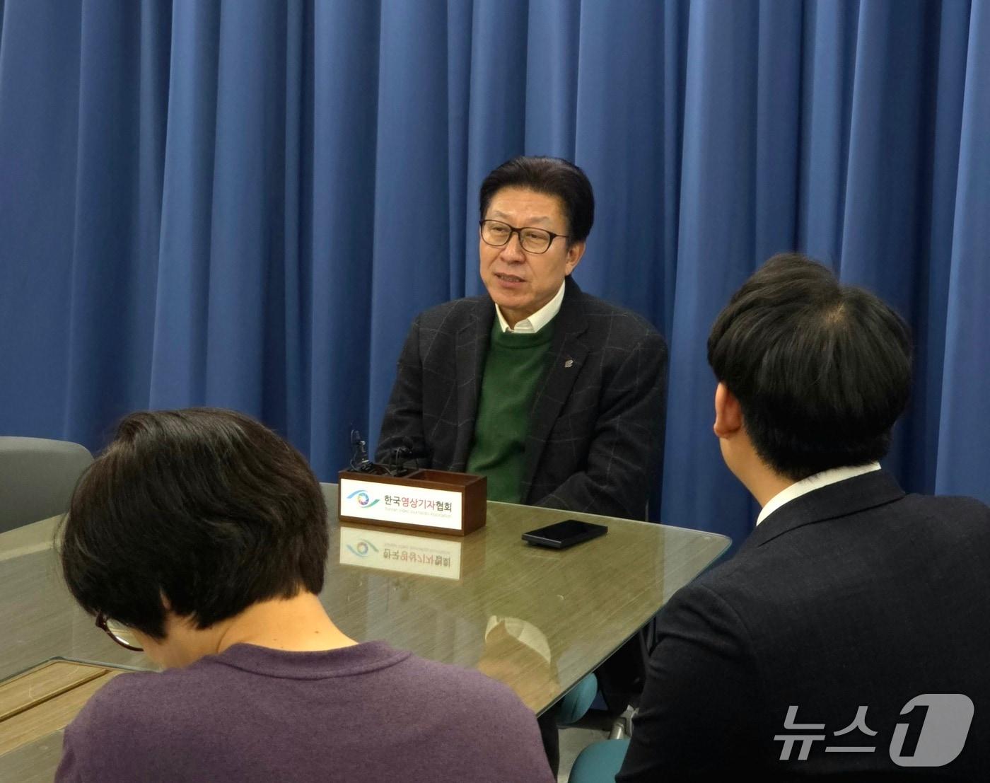 본문 이미지 - 박형준 부산시장이 16일 부산시청 기자실에서 긴급 기자회견을 열고 현역 부산시장 컷오프 주장에 대해 입장을 밝히고 있다.2026.3.16 ⓒ 뉴스1 이주현 기자