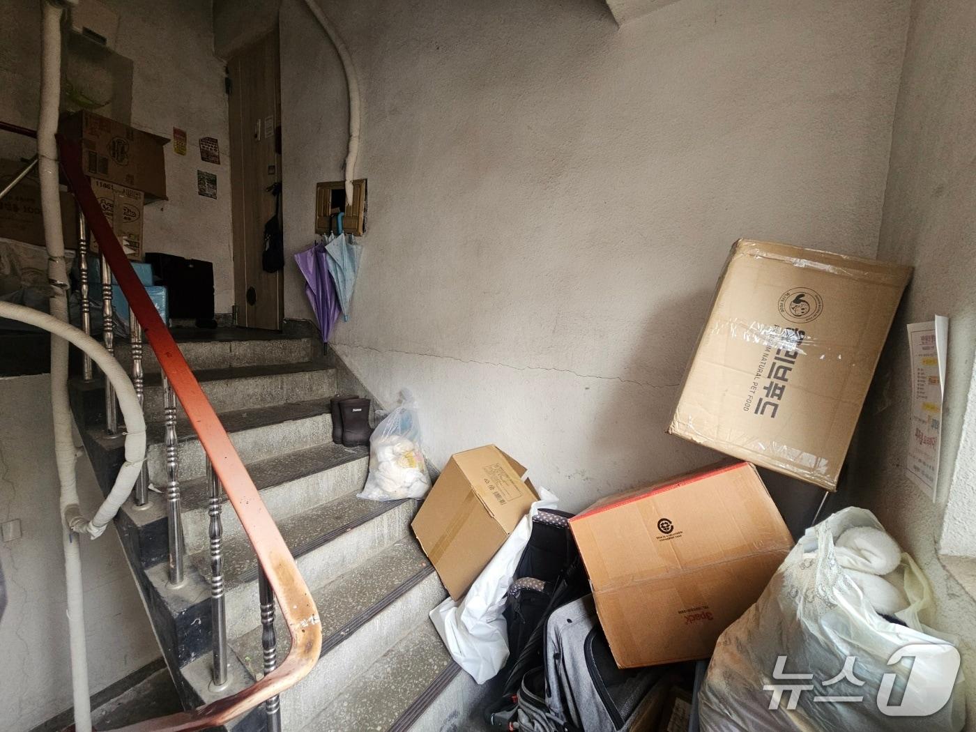 본문 이미지 - A 씨의 집 앞.2026.3.16/뉴스1