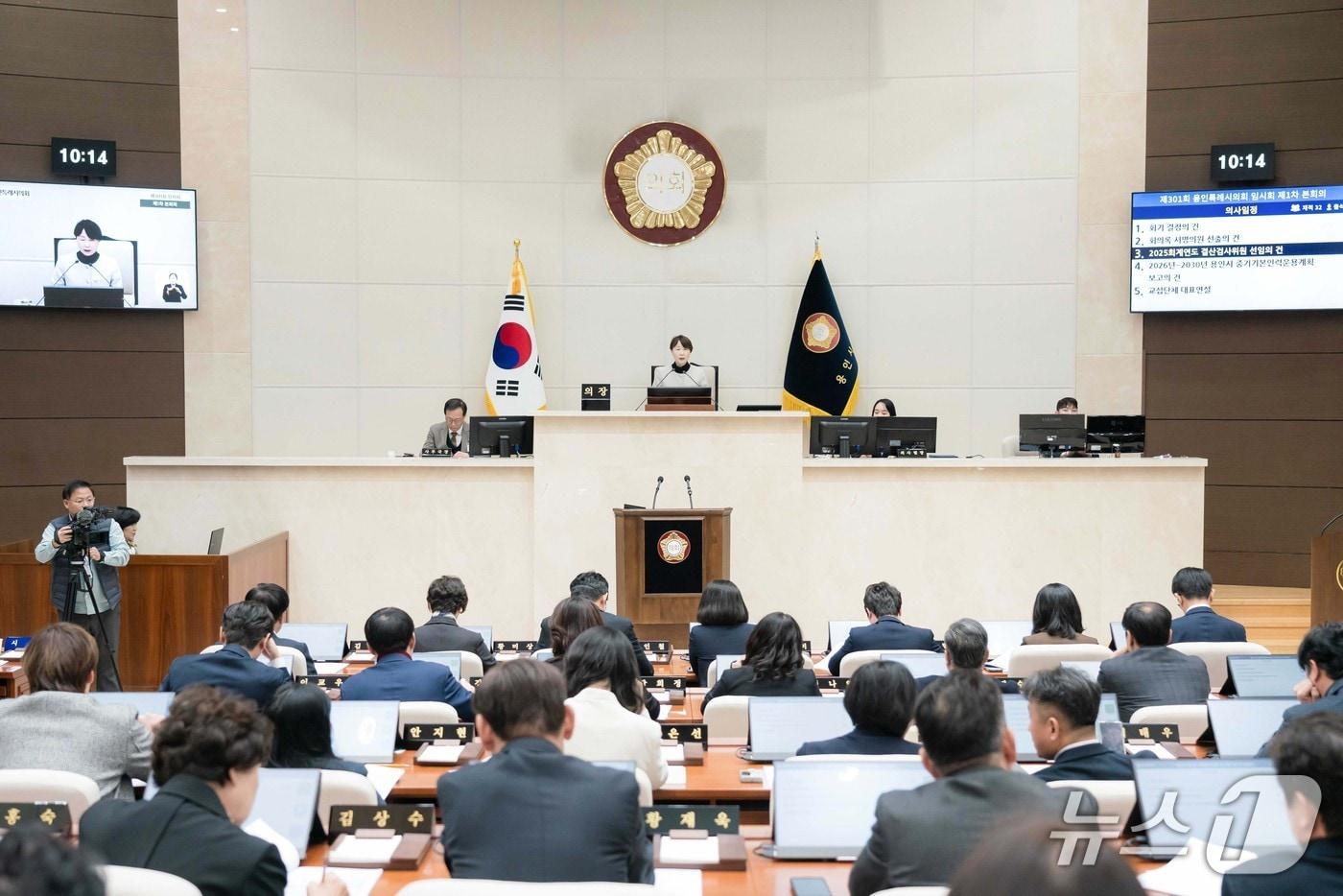 본문 이미지 - 16일 열린 용인시의회 제301회 임시회 제1차 본회의 모습(시의회 제공)