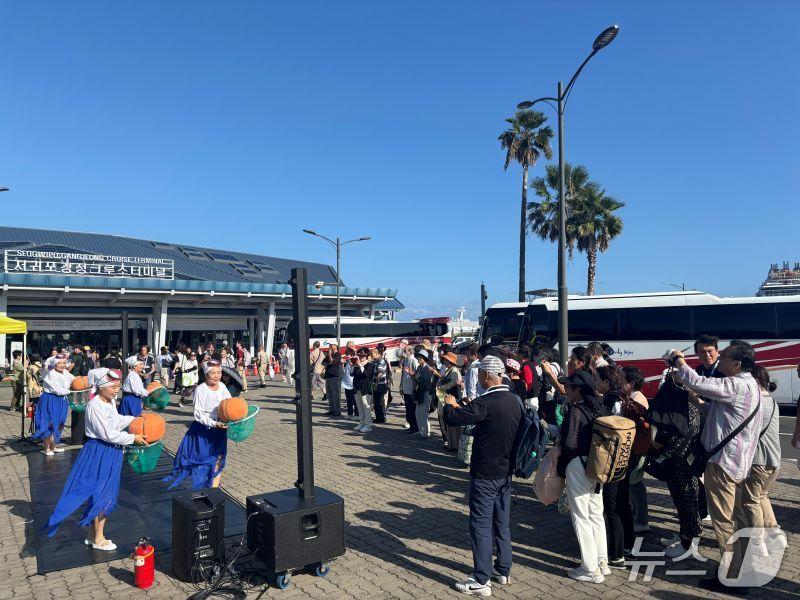본문 이미지 -  제주 서귀포시가 '2026 서귀포 크루즈 페스타'의 플리마켓 업체를 모집한다. /뉴스1