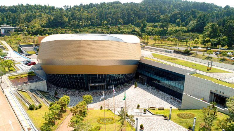 본문 이미지 - 서귀포예술의전당 전경.(서귀포시 제공. 재판매 및 DB 금지)/뉴스1 