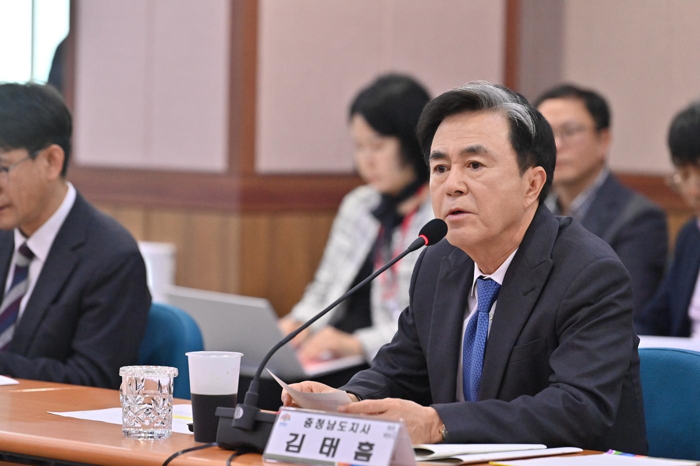 본문 이미지 - '2차 경제 상황 현장점검 회의'에 참석한 김태흠 충남지사(도 제공. 재판매 및 DB금지)/뉴스1