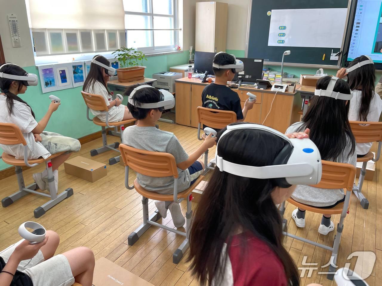 본문 이미지 - 구봉초등학교에서 진행된 자원순환교육 모습.(서구 제공. 재판매 및 DB금지)/뉴스1