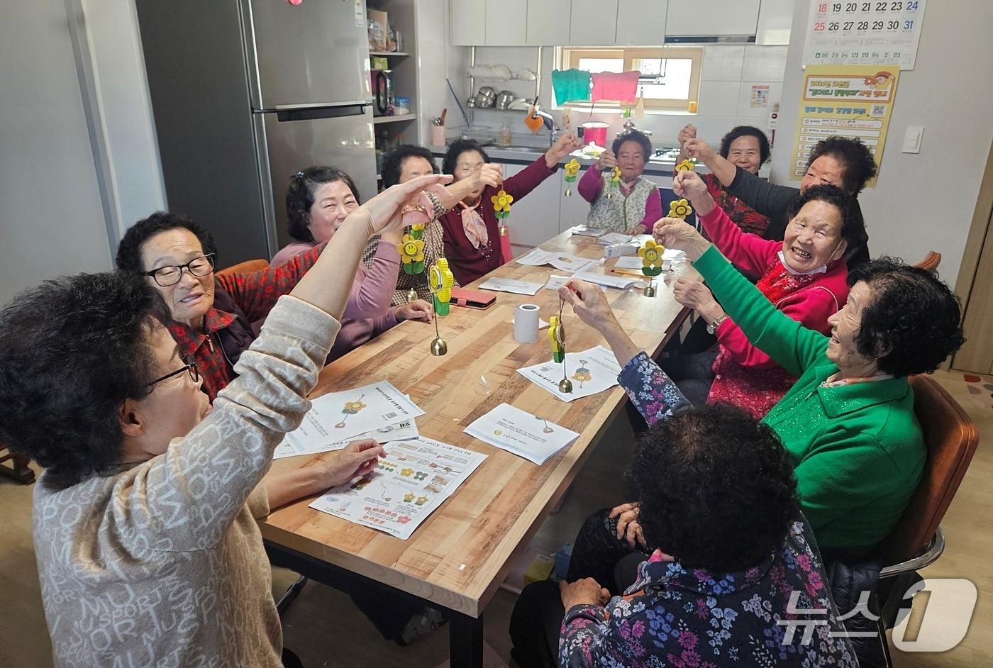 본문 이미지 - 괴산군 치매 예방 교실 '기억해봄' 운영 모습.(괴산군 제공. 재판매 및 DB금지)