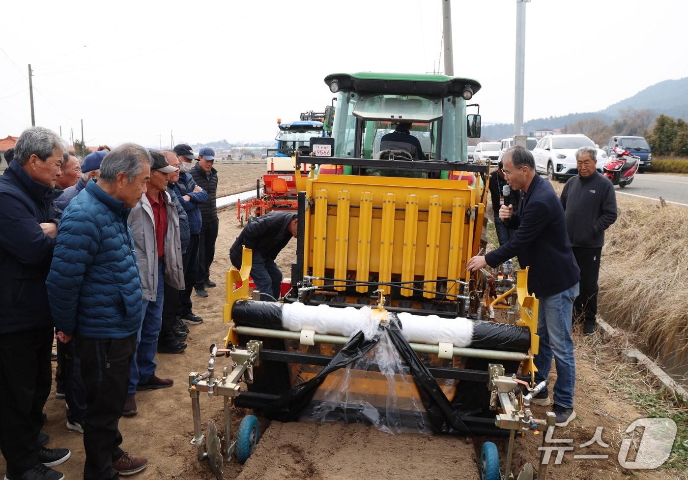 본문 이미지 - 지난 16일 개최한 현장연시회 모습(태안군 제공. 재판매 및 DB금지)2026.3.17/뉴스1