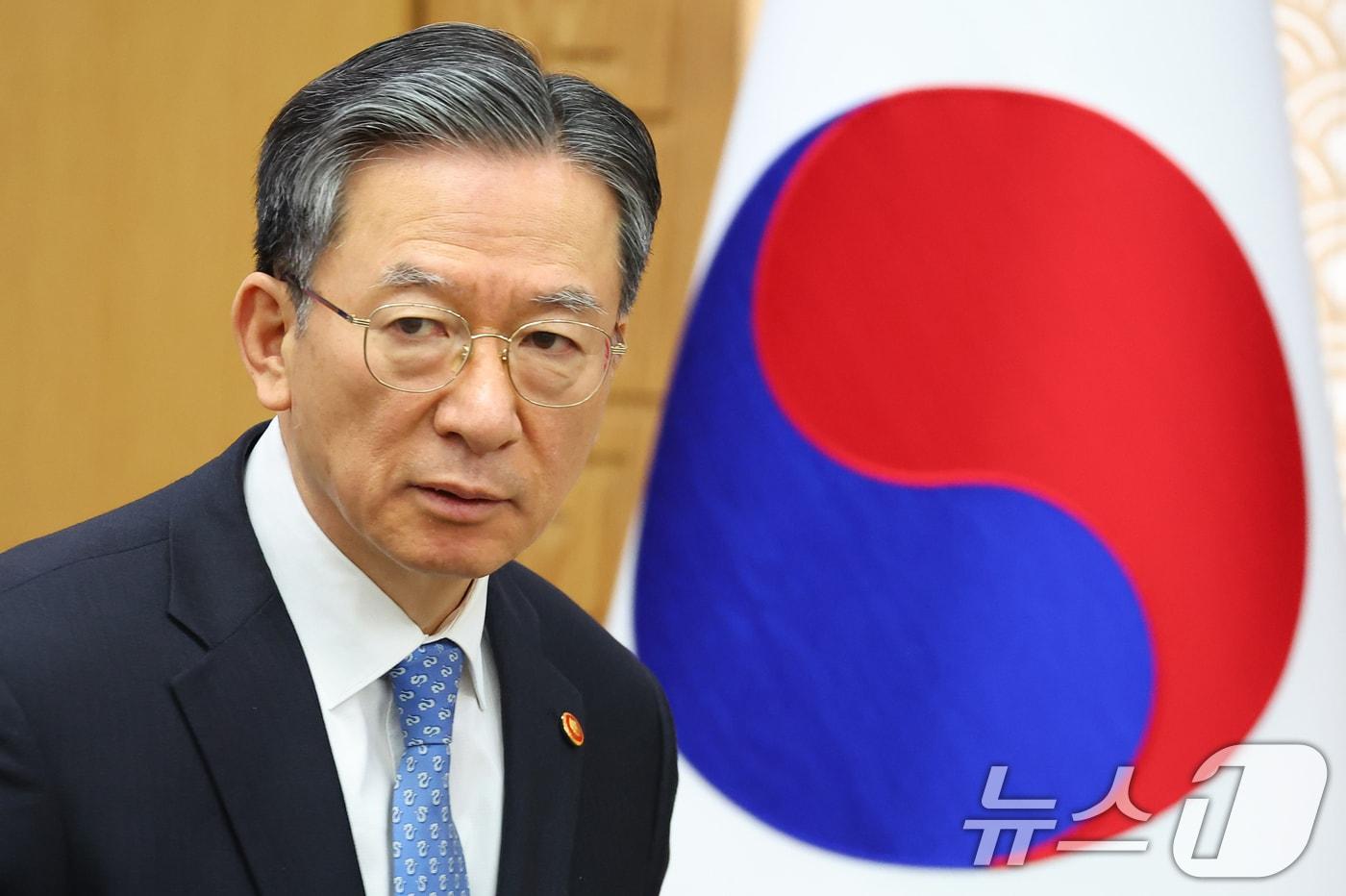 본문 이미지 - 정성호 법무부 장관이 17일 정부세종청사에서 열린 국무회의에 참석하고 있다. (청와대통신사진기자단) 2026.3.17 ⓒ 뉴스1 허경 기자