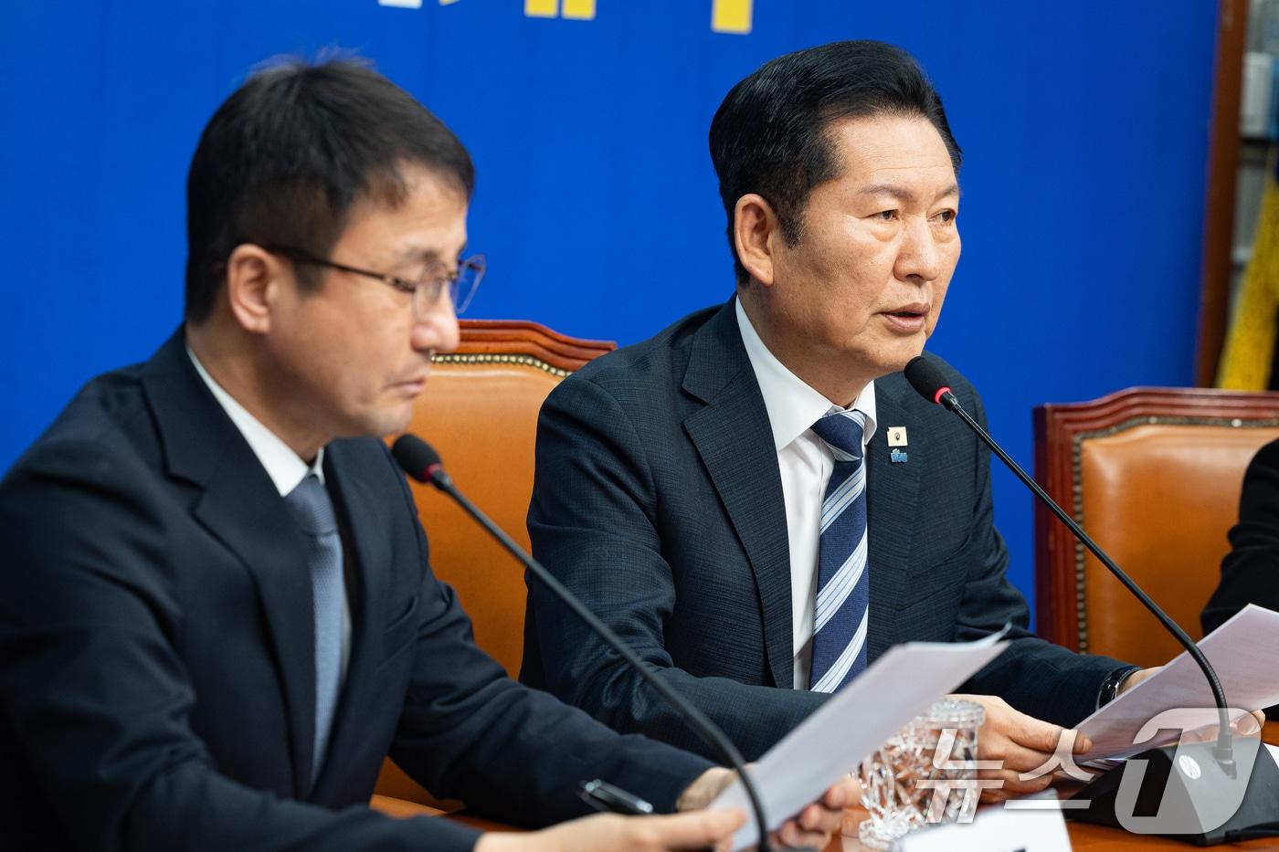 본문 이미지 - 정청래 더불어민주당 대표가 17일 서울 여의도 국회에서 검찰개혁 관련 긴급 기자회견을 하고 있다. 2026.3.17 ⓒ 뉴스1 유승관 기자