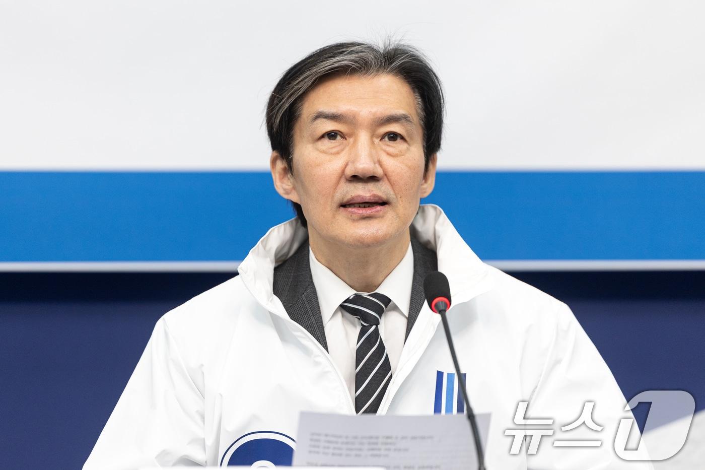 본문 이미지 - 조국 조국혁신당 대표가 17일 서울 여의도 국회에서 열린 6.3 지방선거 청년 혁신 인재 영입식에서 모두발언하고 있다. 2026.3.17 ⓒ 뉴스1 이승배 기자