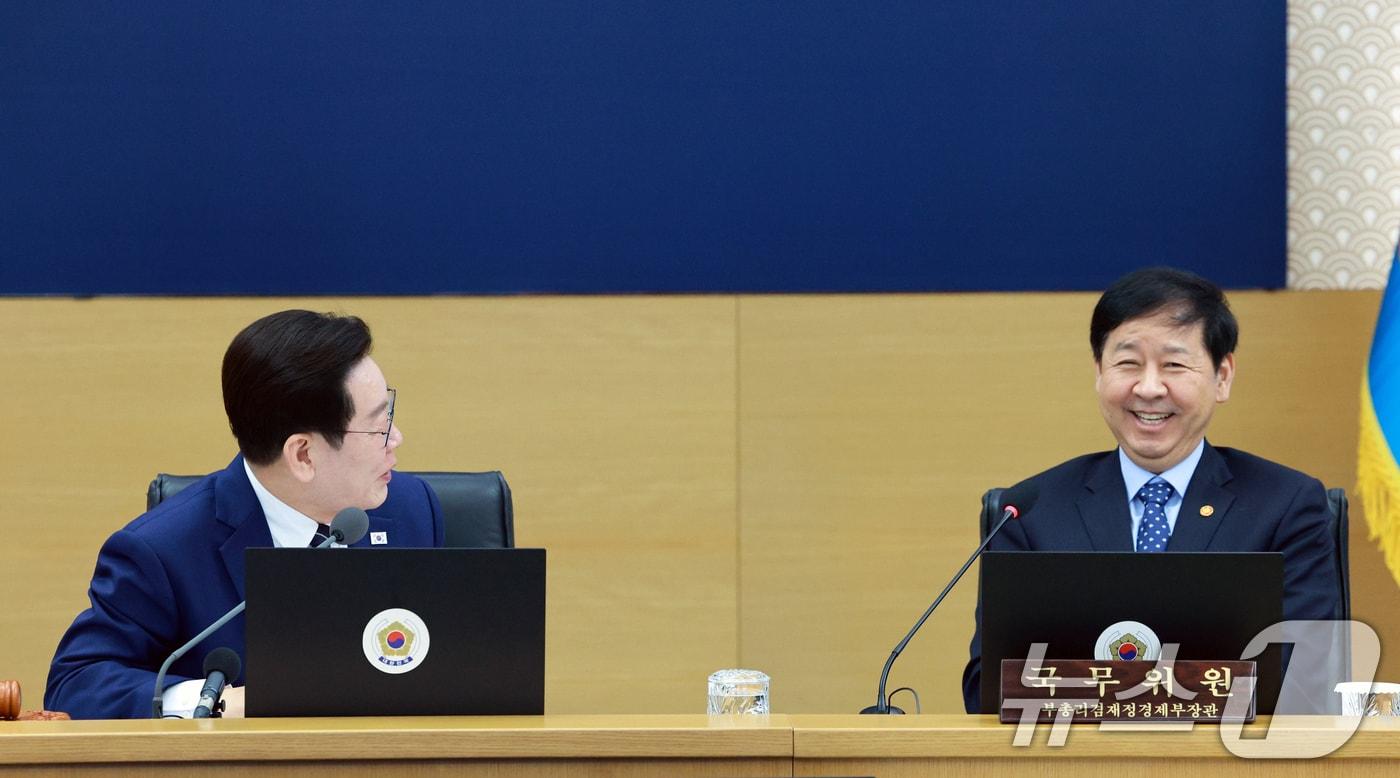 본문 이미지 - 이재명 대통령이 17일 정부세종청사에서 열린 국무회의에서 발언을 하고 있다. (청와대통신사진기자단) 2026.3.17 ⓒ 뉴스1 이재명 기자