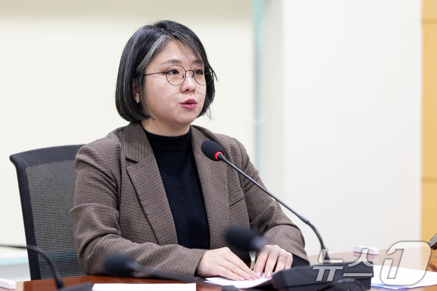 본문 이미지 - 용혜인 기본소득당 대표가 17일 서울 여의도 국회 의원회관에서 열린 기자간담회에서 모두발언하고 있다. 2026.3.17 ⓒ 뉴스1 이승배 기자