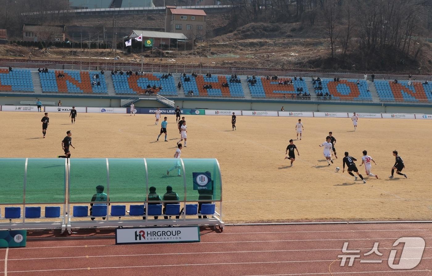 본문 이미지 - 진천HR FC 홈 개막전 경기 모습.(진천군 제공. 재판매 및 DB금지)