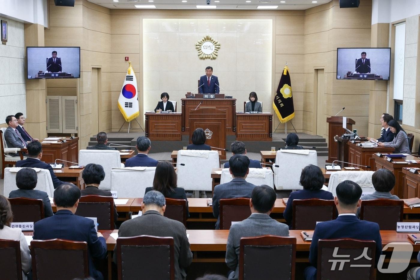 본문 이미지 - 계룡시의회는 17일부터 제187회 임시회를 개회하고 오는 27일까지 11일간 의정활동에 들어갔다.(계룡시의회 제공.재판매 및 DB금지)/뉴스1