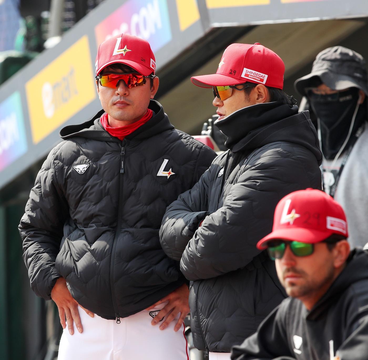 본문 이미지 - 모자에 김광현 등번호 '29'를 새긴 SSG 랜더스 선수들. (SSG 제공)