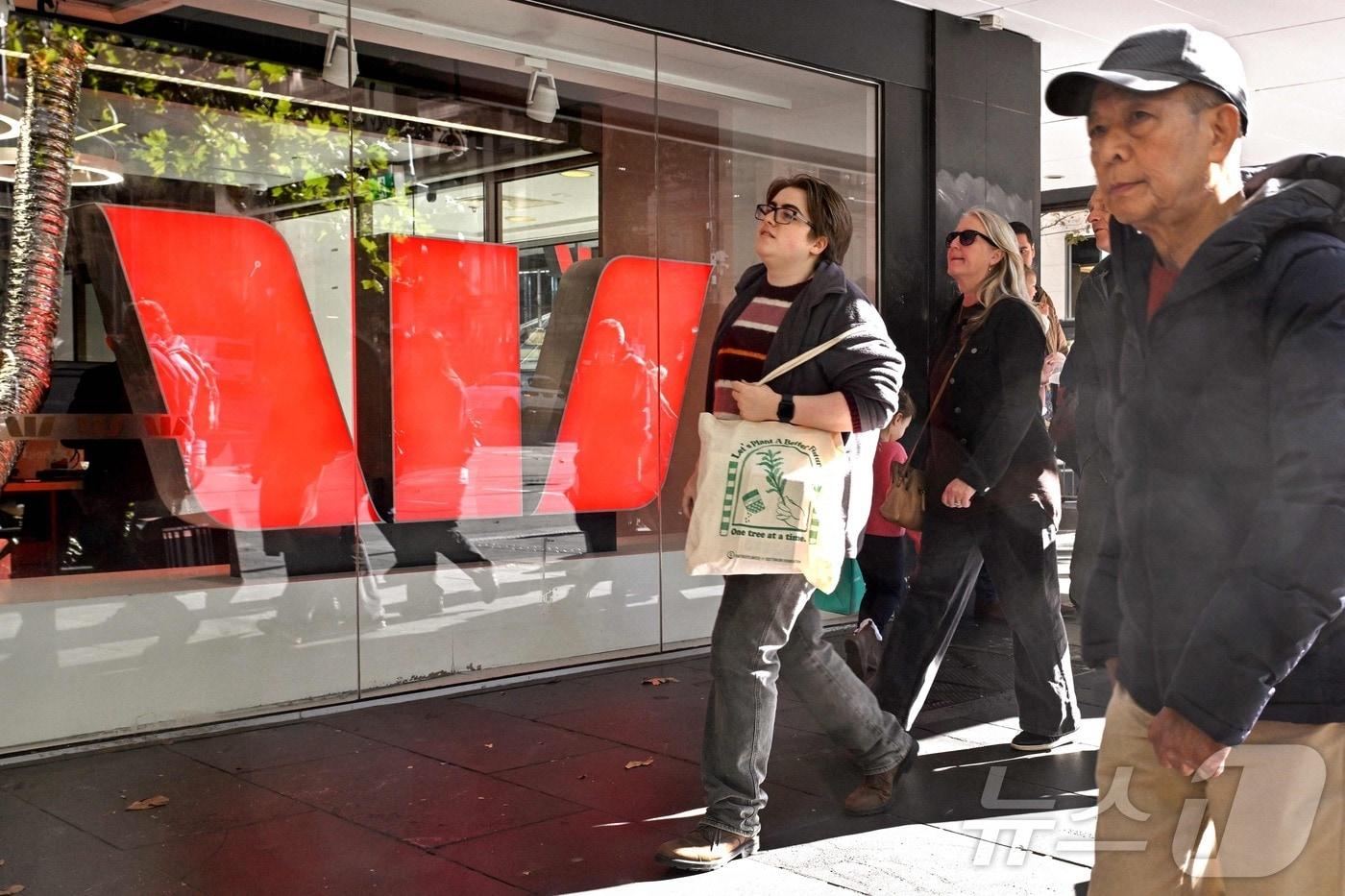 본문 이미지 - 호주 멜버른 소재 웨스트팩 은행 지점/ 2025.5.20 ⓒ AFP=뉴스1