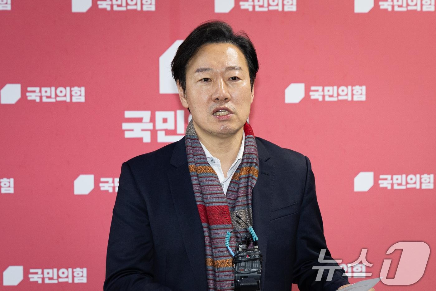 본문 이미지 - 박수민 국민의힘 의원이 17일 서울 여의도 국회에서 서울시장 출마를 밝히며 오세훈 서울시장의 경선 참여를 촉구하고 있다. 2026.3.17 ⓒ 뉴스1 유승관 기자