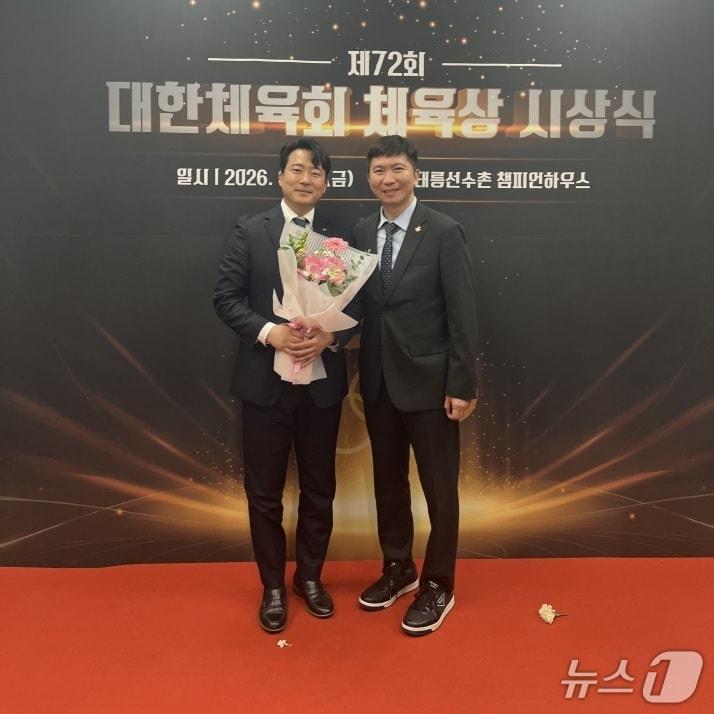 본문 이미지 - 왼쪽이 건양대 스포츠의학전공 최동훈 교수 (건양대학교 제공.재판매 및 DB금지)/뉴스1