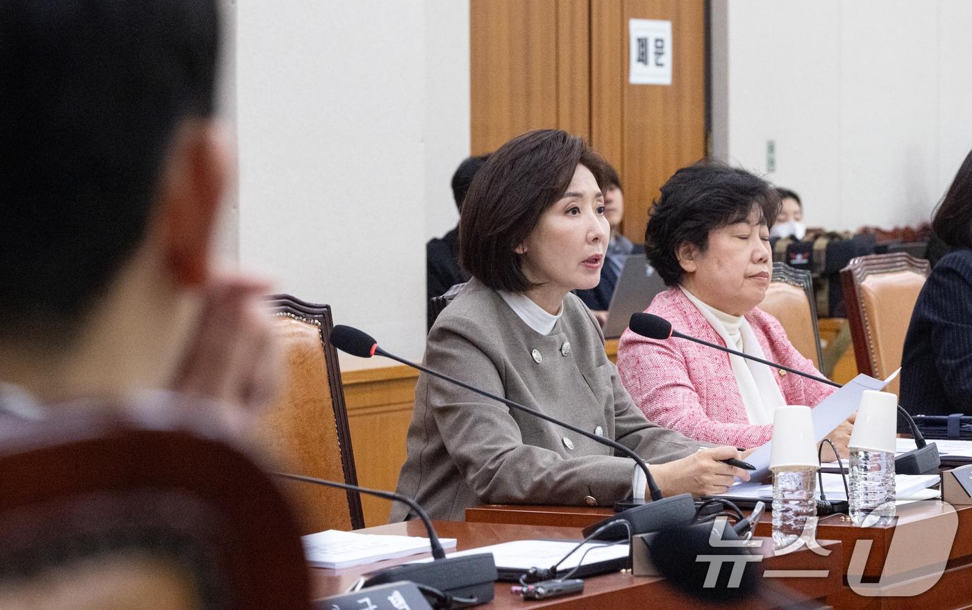 본문 이미지 - 17일 서울 여의도 국회에서 열린 제433회국회(임시회) 법제사법위원회 제2차 법안심사제1소위원회에서 나경원 국민의힘 의원이 의사진행 발언하고 있다. 2026.3.17 ⓒ 뉴스1 이승배 기자
