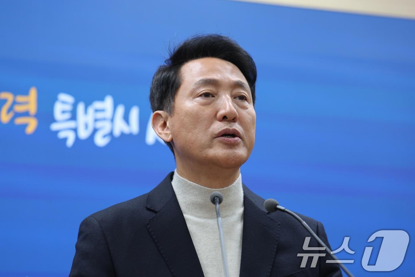 본문 이미지 - 오세훈 서울시장이 6·3지방선거 국민의힘 서울시장 후보자 추가 공천 접수 마감일인 17일 오후 서울시청 브리핑룸에서 공천 신청과 관련한 입장을 밝히고 있다. 2026.3.17 ⓒ 뉴스1 오대일 기자