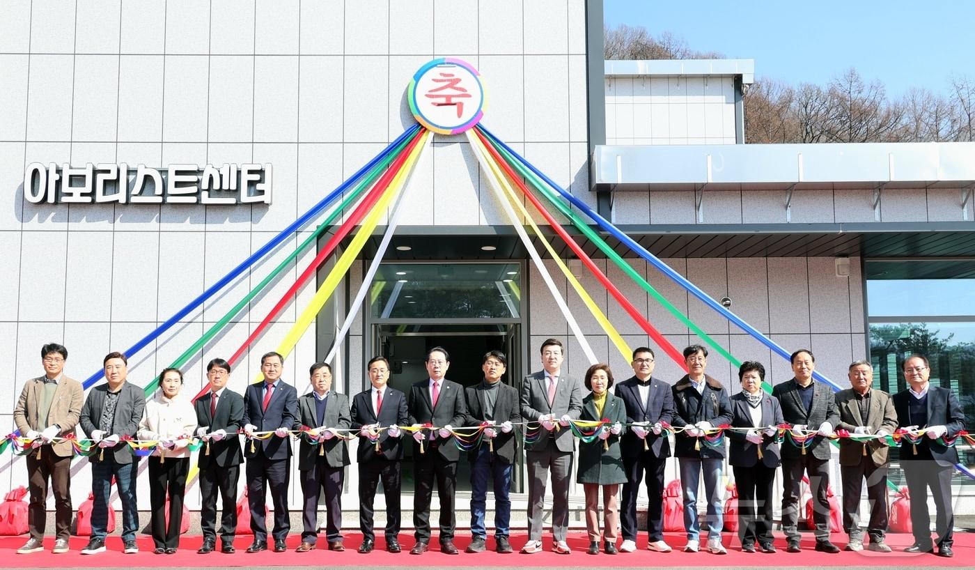 본문 이미지 - 충북 괴산군은 17일 소수면 수리 일원에서 아보리스트 실내훈련센터 준공식과 개장식을 개최했다.(괴산군 제공. 재판매 및 DB금지)