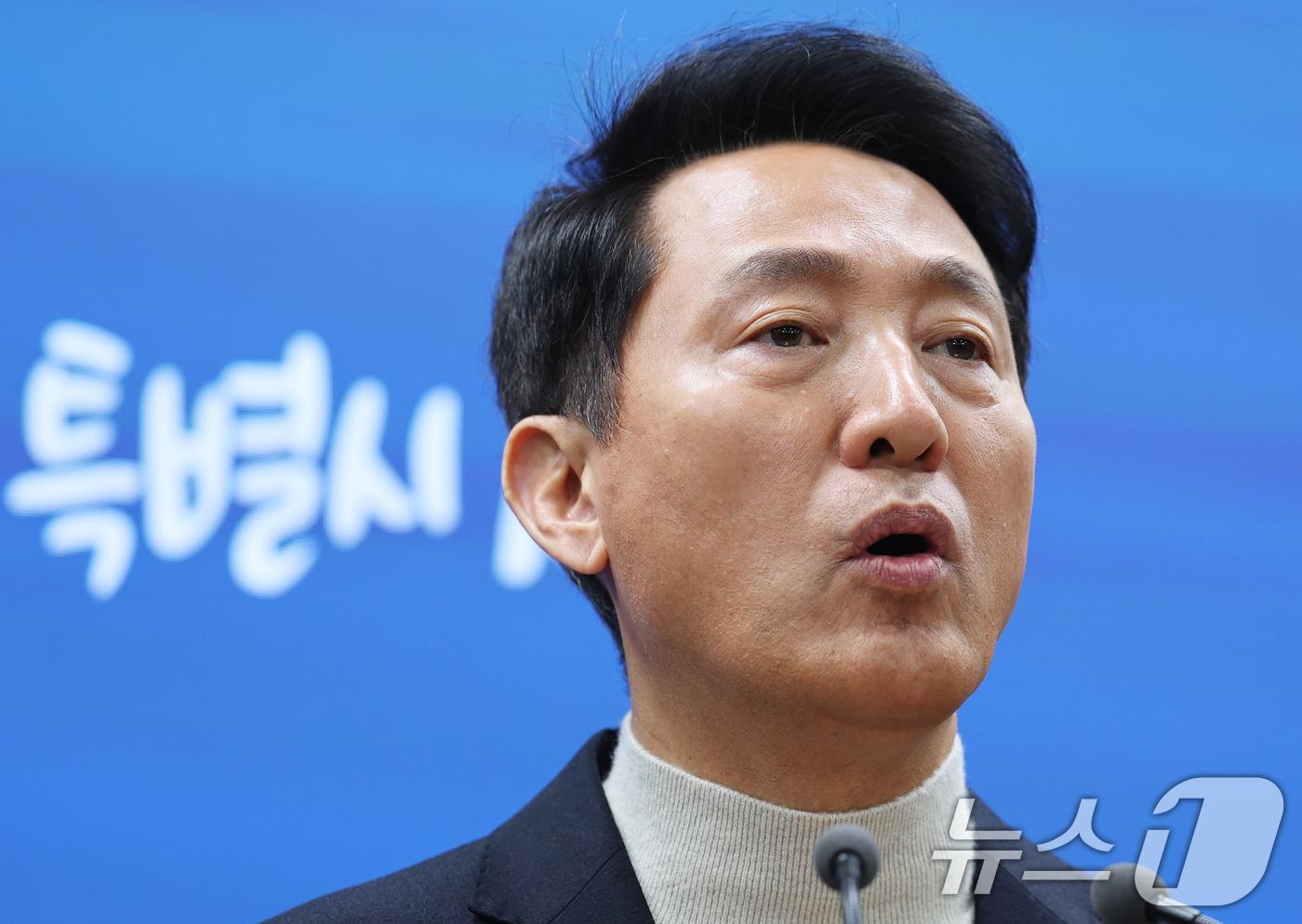 본문 이미지 - 오세훈 서울시장이 6·3지방선거 국민의힘 서울시장 후보자 추가 공천 접수 마감일인 17일 오후 서울시청 브리핑룸에서 공천 신청과 관련한 입장을 밝히고 있다. 2026.3.17 ⓒ 뉴스1 오대일 기자