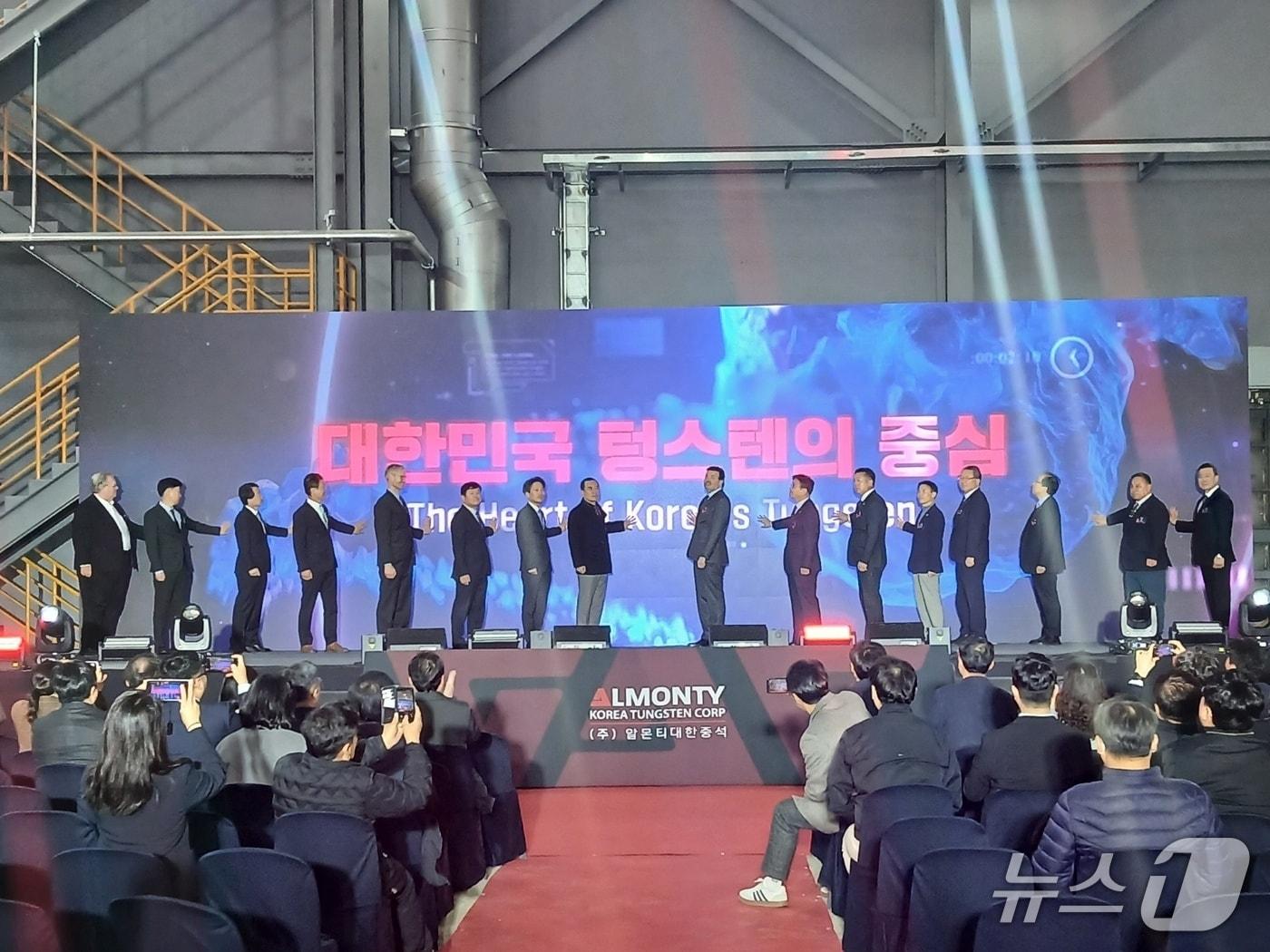 본문 이미지 - 강원 영월기업 알몬티대한중석이 17일 영월군 상동읍 상동광산에서 자사 텅스텐 선광장의 준공식을 열고 있다. 2026.3.17/뉴스1 신관호 기자