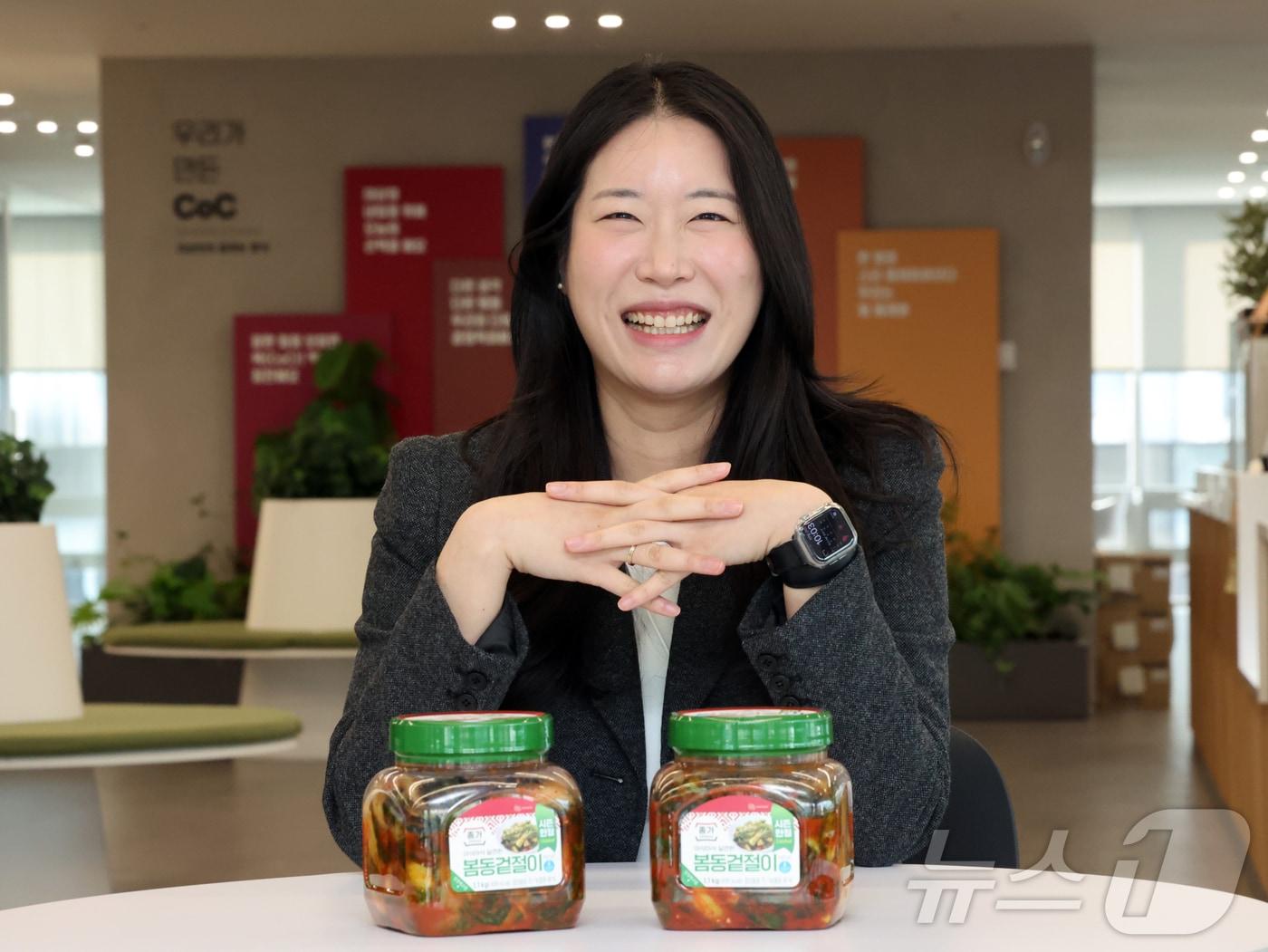 본문 이미지 - 최유주 대상 K마케팅기획1팀 과장이 17일 서울 종로구 대상 종가 본사에서 뉴스1과 인터뷰 전 포즈를 취하고 있다. 2026.3.17 ⓒ 뉴스1 황기선 기자