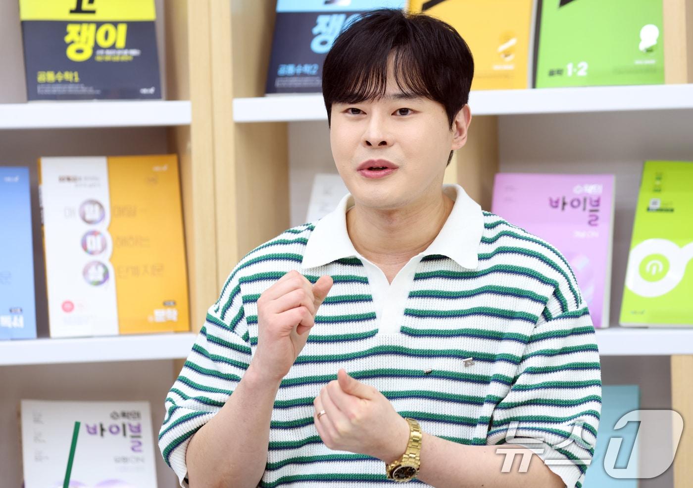 본문 이미지 - 강윤구 이투스 수학영역 강사가 서울 서초구 이투스에듀 본사에서 뉴스1과 인터뷰를 하고 있다. ⓒ 뉴스1 김명섭 기자
