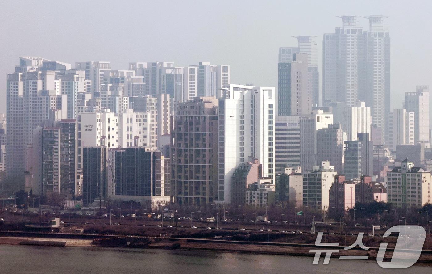 본문 이미지 -  강남구 아파트 단지의 모습. 2026.3.17 ⓒ 뉴스1 이호윤 기자